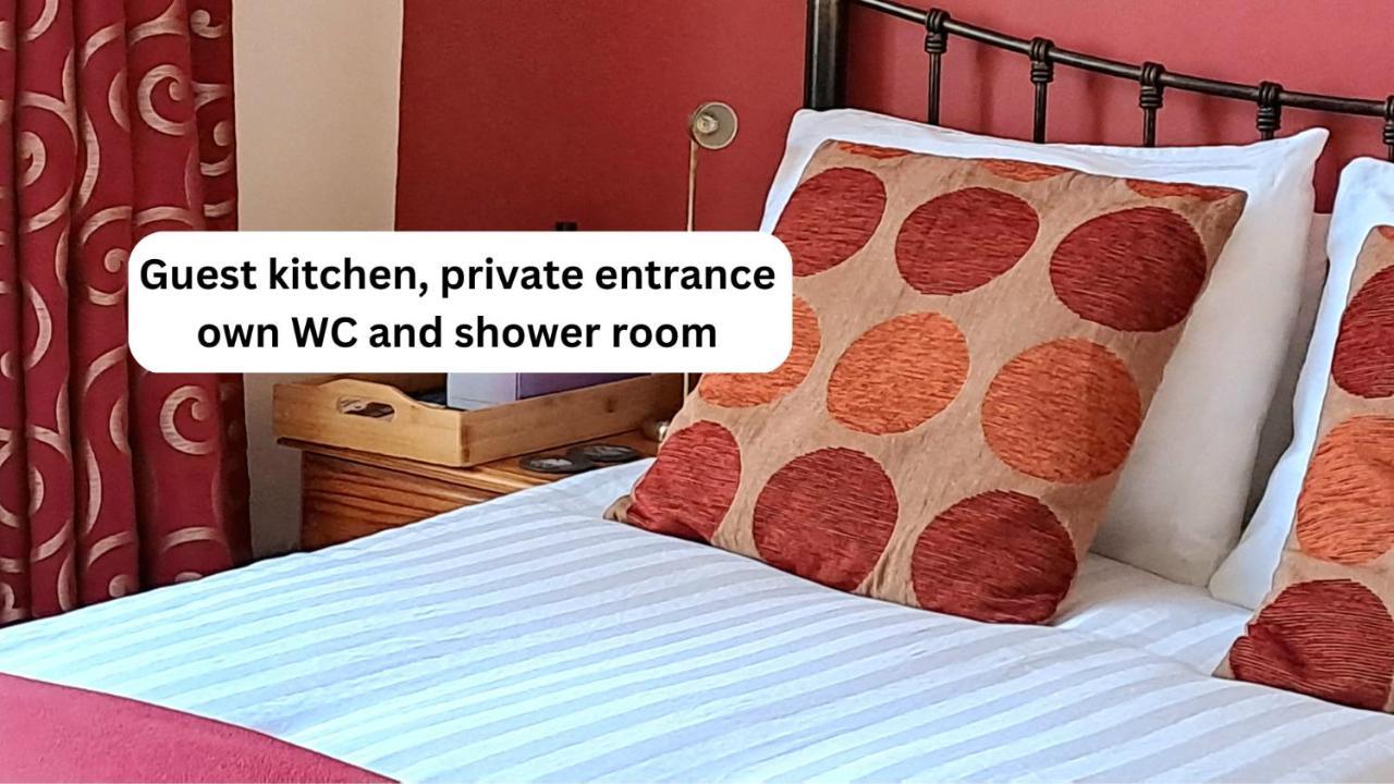Quiet Comfortable Patcham Studio Free Parking Hallway Shared With Host Appartement Hove