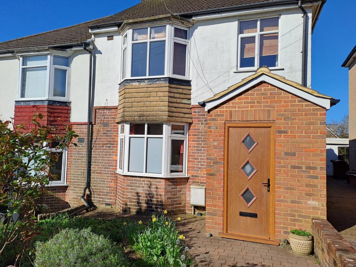 Quiet Comfortable Patcham Studio Free Parking Hallway Shared With Host Appartement Hove